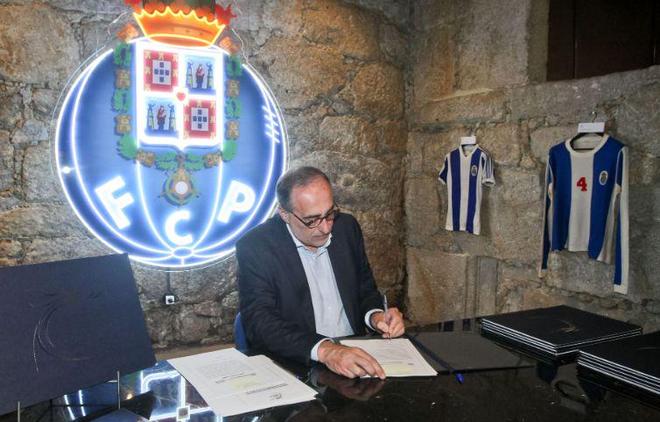 并被冠以 并被冠以