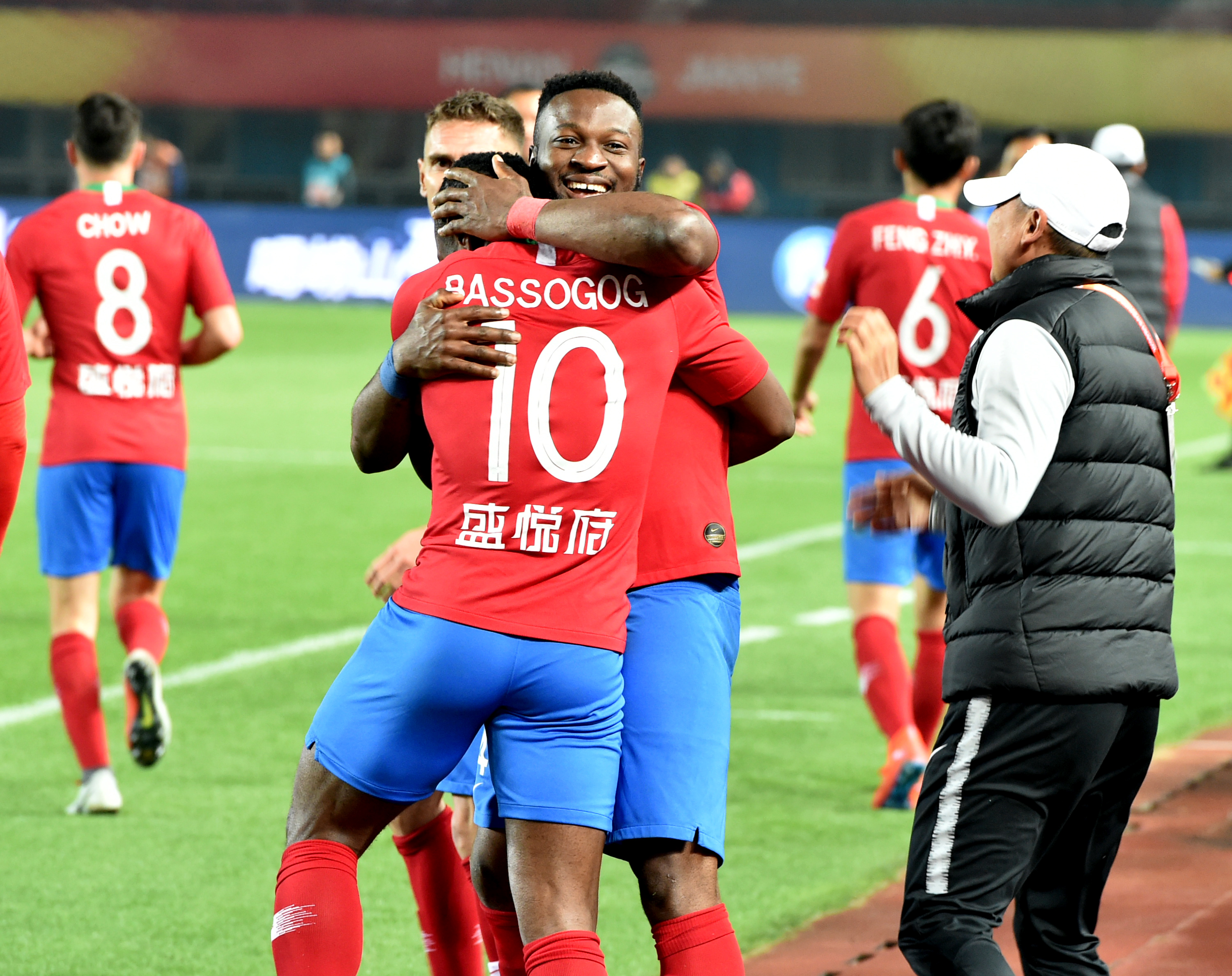 背身拿球为 背身拿球为